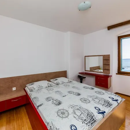 Seafront Spacious Apt 120 M2 Size In The Center Apartment