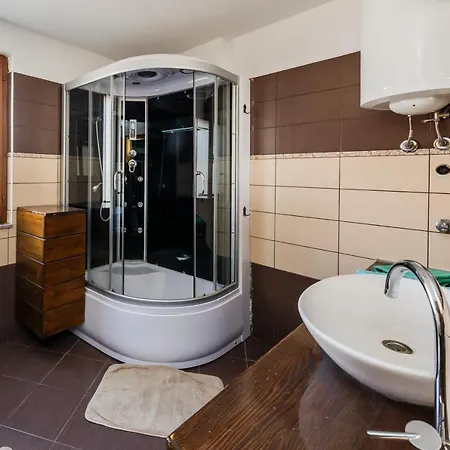 Seafront Spacious Apt 120 M2 Size In The Center