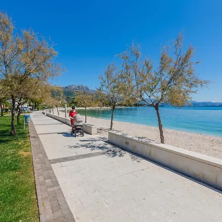 Seafront Spacious Apt 120 M2 Size In The Center