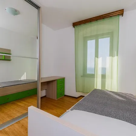 Apartment Seafront Spacious Apt 120 M2 Size In The Center *