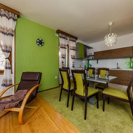 Seafront Spacious Apt 120 M2 Size In The Center