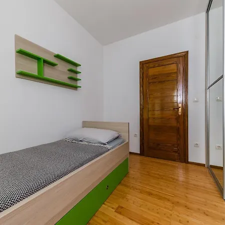 Seafront Spacious Apt 120 M2 Size In The Center