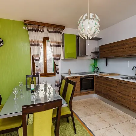 Seafront Spacious Apt 120 M2 Size In The Center *