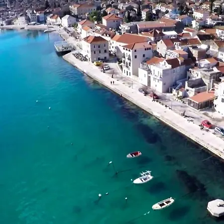 Seafront Spacious Apt 120 M2 Size In The Center Kaštela