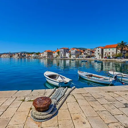 Seafront Spacious Apt 120 M2 Size In The Center Daire Kastela