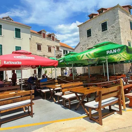 Seafront Spacious Apt 120 M2 Size In The Center Daire Kastela